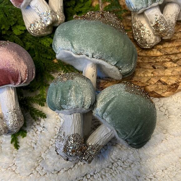 Lot of 4 Velvet Mushroom Ornaments in Pink & Green metallic silver gold glitter - Picture 9 of 13